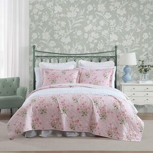 Laura Ashley Soft Pink Floral Quilt with Vintage Elegance